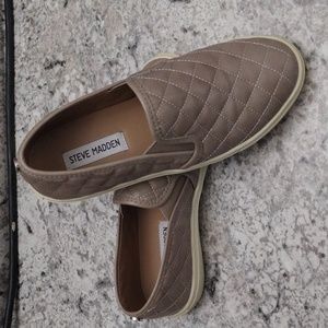EUC Steve Madden Ecentrcq slip on sneaker taupe